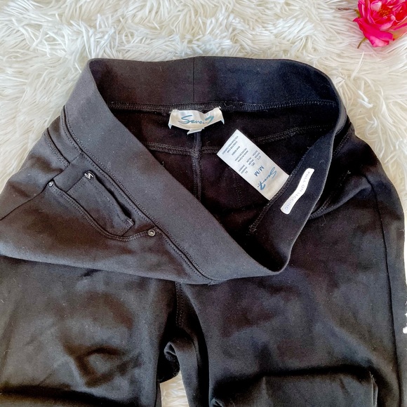 Seven7 Pull on Legging. 2 functional pockets in the back.. Great pre-Owned Shape - Picture 4 of 4